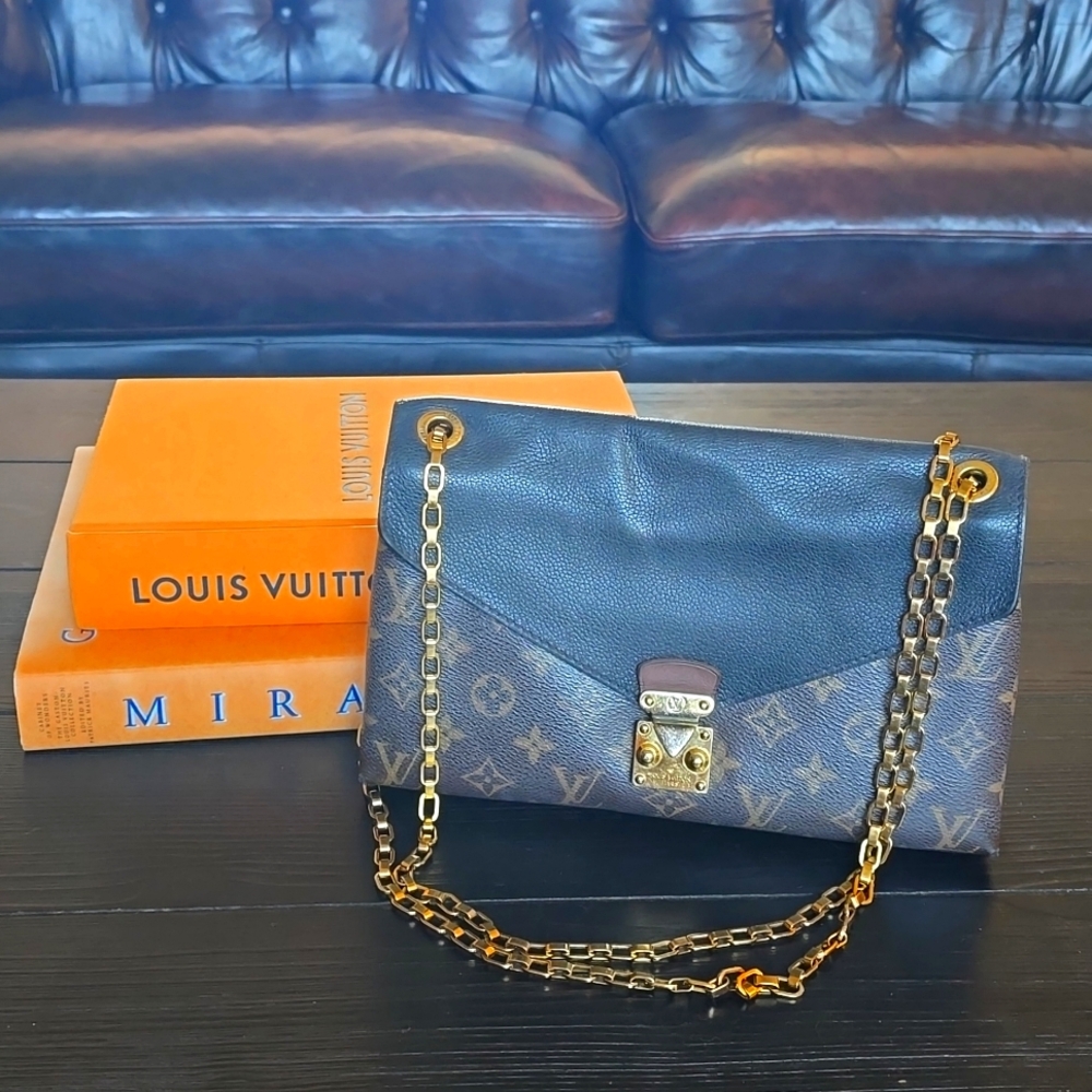 Louis Vuitton, Pallas Shoulder/Crossbody Chain Monogram Canvas Bag with Calfskin